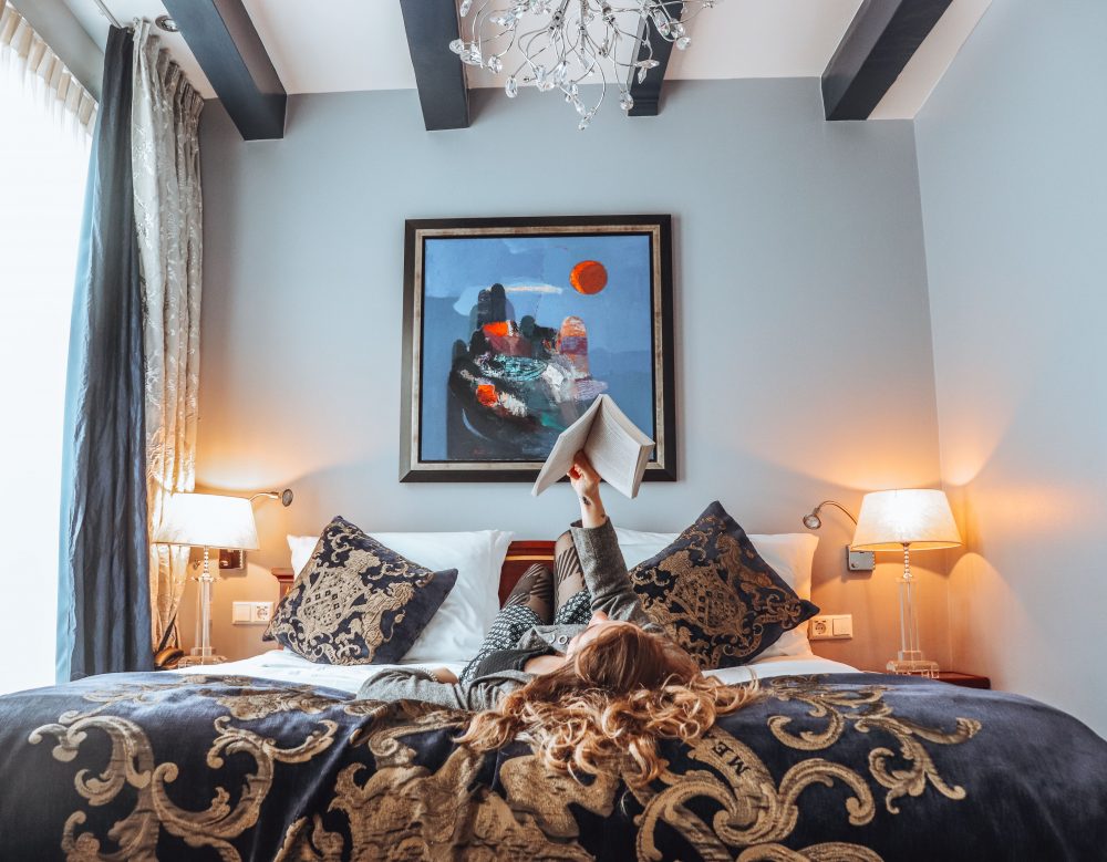 bedroom ambassade hotel